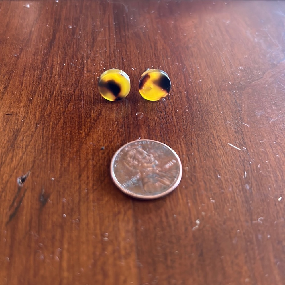 resin tortoiseshell vintage studs